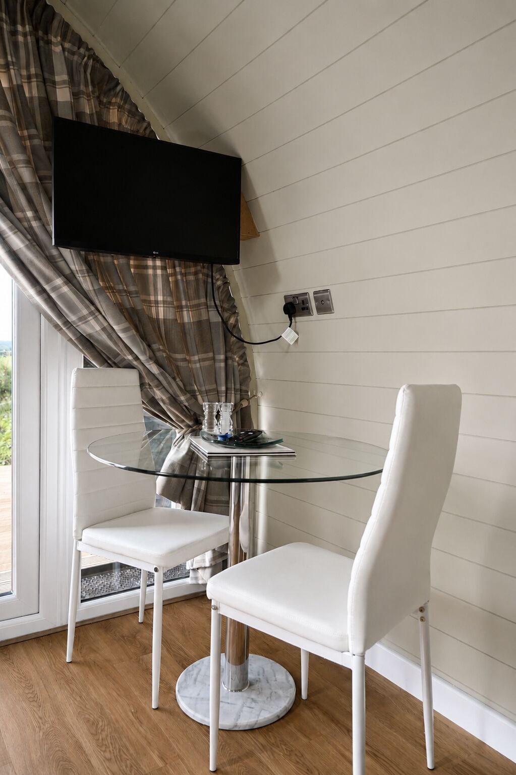 Cabane (The Coo NOT pet friendly) | Restauration dans la chambre