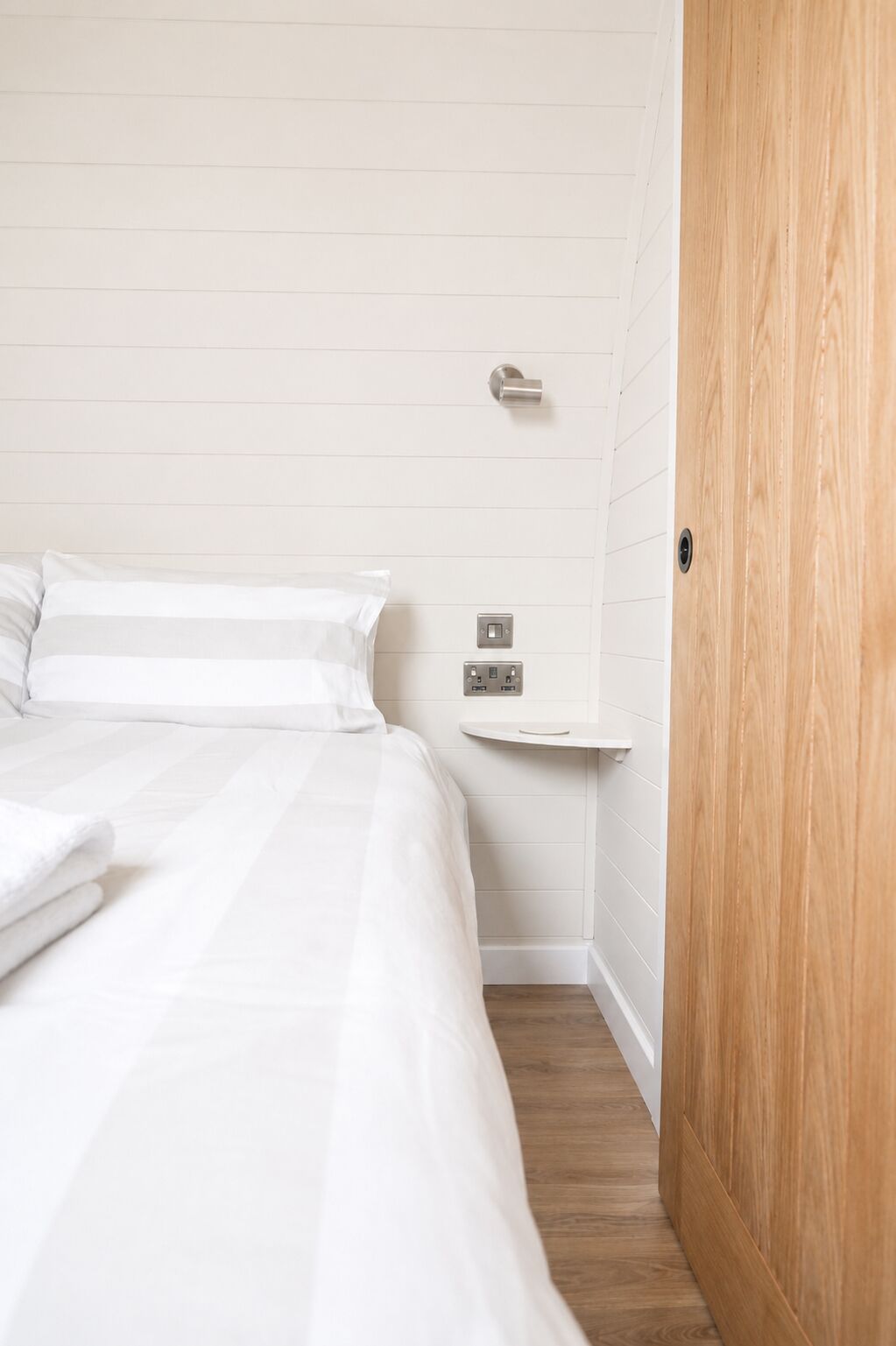 Egyptian cotton sheets, premium bedding, laptop workspace, WiFi (free)