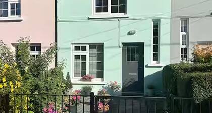 House Sleeps 4 With Enclosed Garden