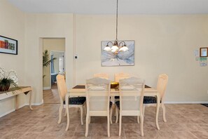 Dining - Joy Awaits | Relax, Recharge & Explore Near Disney (Davenport)