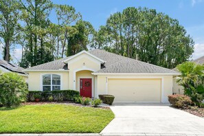 Exterior - Joy Awaits | Relax, Recharge & Explore Near Disney (Davenport)