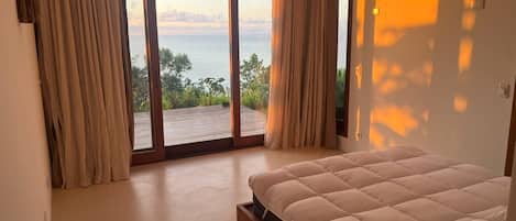 5 bedrooms, iron/ironing board, Internet, bed sheets