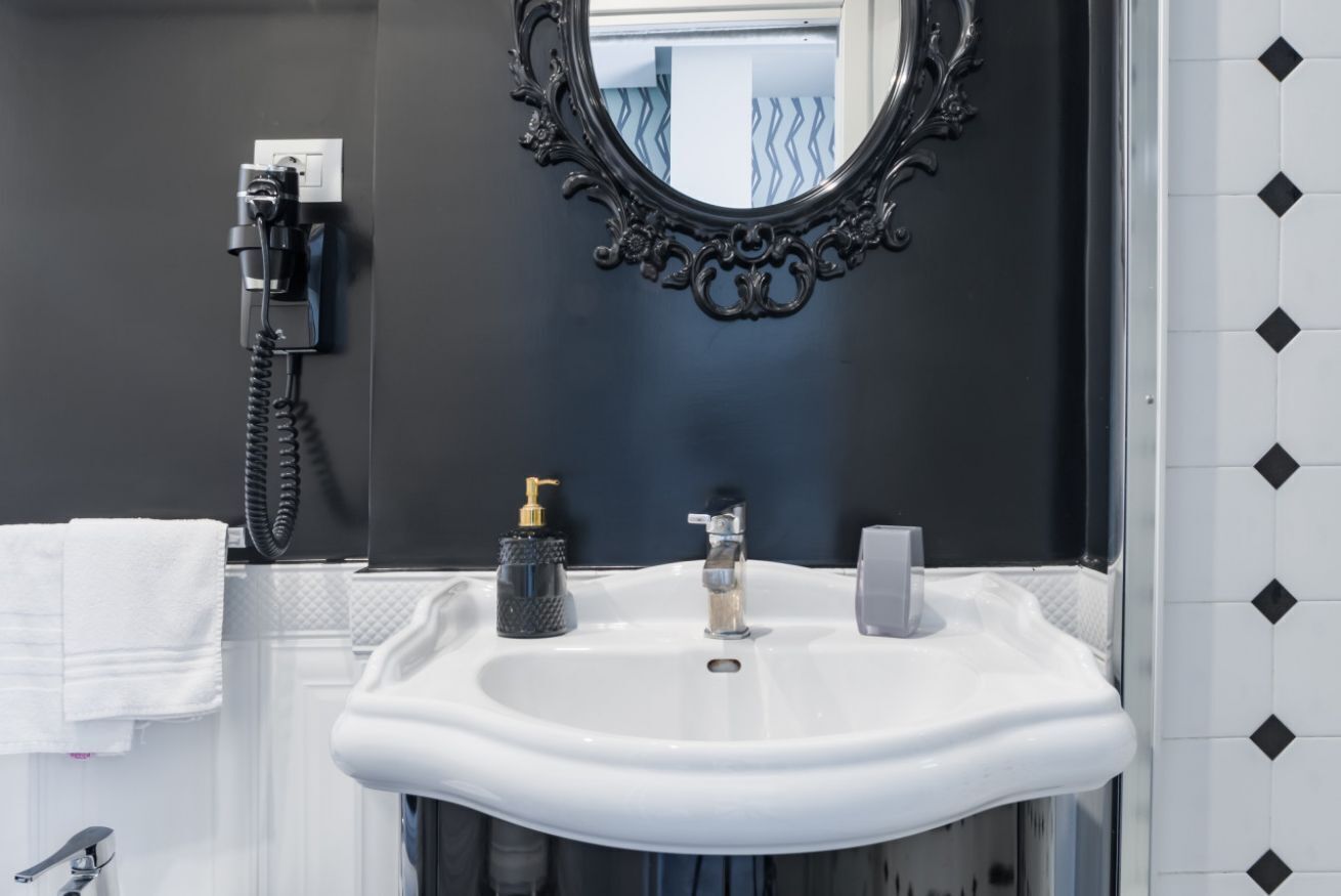 Shower, bidet, shampoo