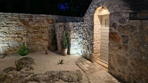 Terrace/patio - A charming trulli complex wit pool and 2000sqm of land planted with olive trees; it hosts 6 guests with 3 independent sleeping areas and 3 bathrooms. Located just 3 km from Alberobello and midway between the Adriatic and Ionian coasts, in the countryside (Martina Franca)