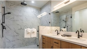 Bathroom - The Ski House at the Reserve (Mammoth Lakes)