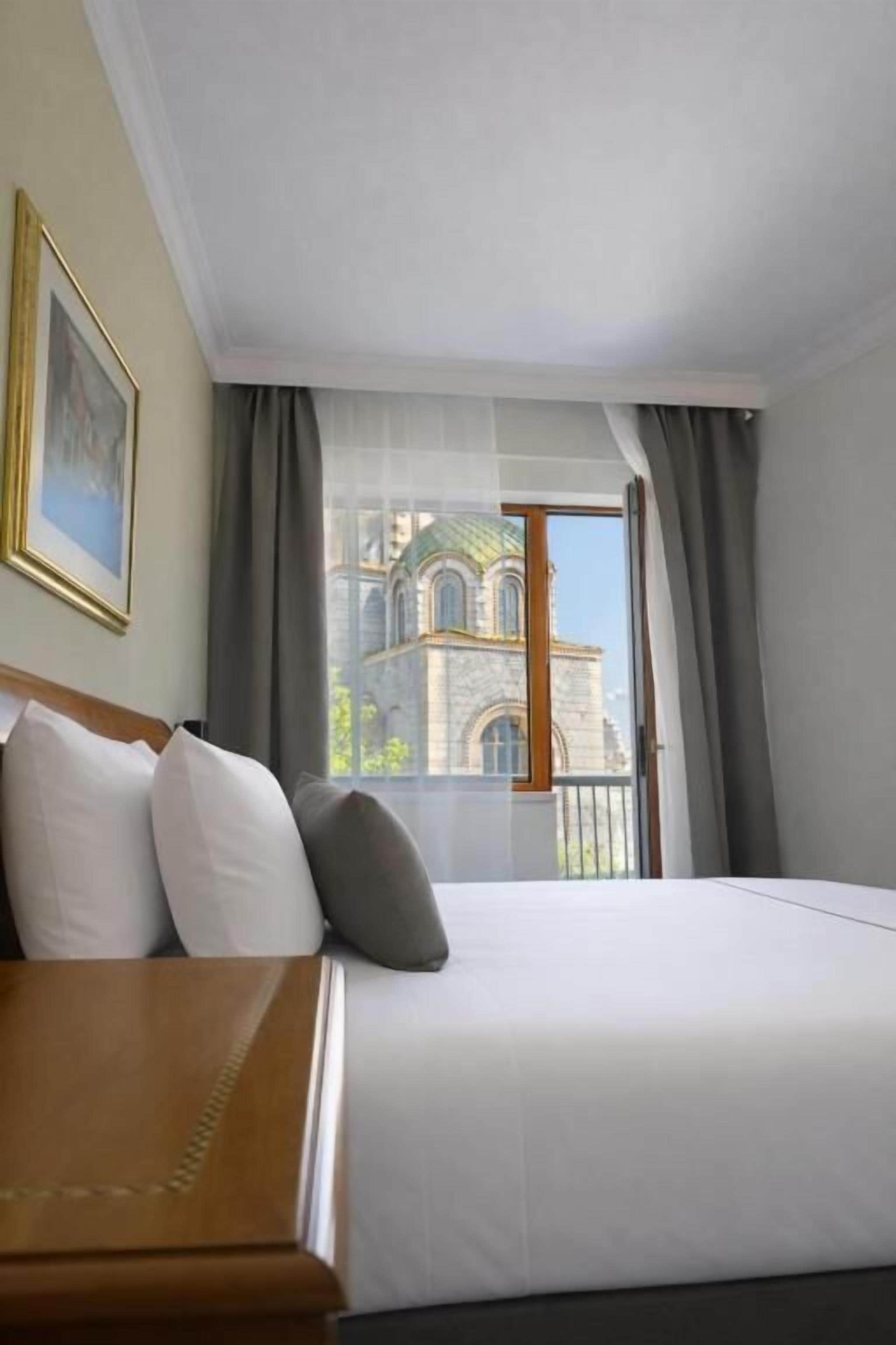 In-room safe, soundproofing, free WiFi