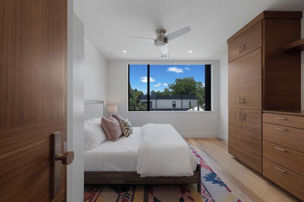 5 bedrooms, WiFi, bed sheets