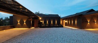 Modern Luxury Cabin | Jacuzzi & Spa