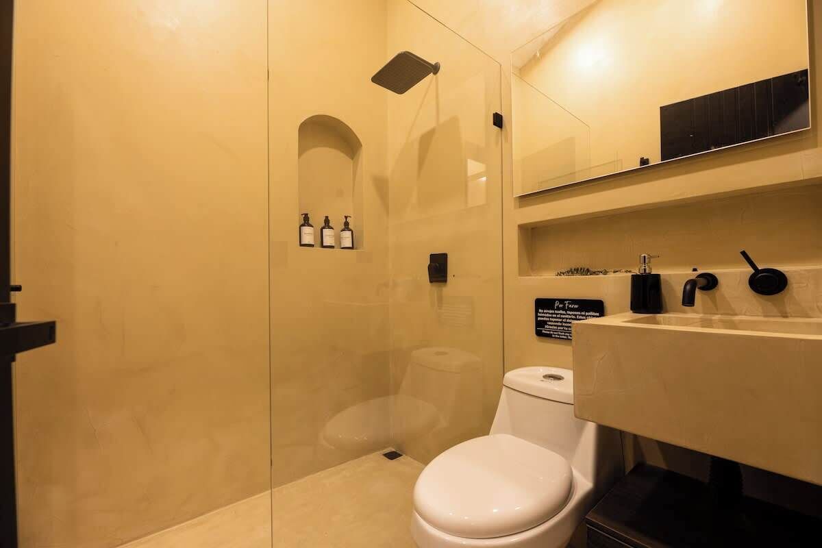 Dusche, Haartrockner, Shampoo
