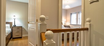 Bright Countryside Cottage for Couple