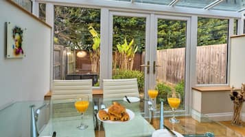 Cottage | Dining