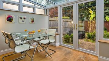 Cottage | Dining