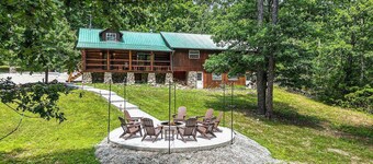 Secluded Cabin | Fire Pit | 10 Min to Town