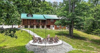 Secluded Cabin | Fire Pit | 10 Min to Town