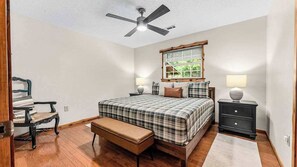 4 habitaciones, escritorio, tabla de planchar con plancha y wifi 