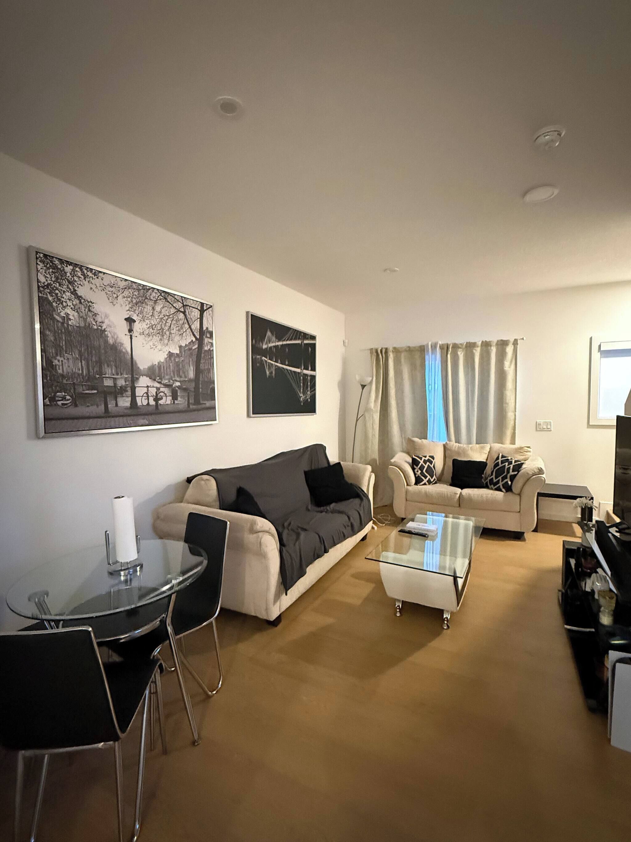 Room, 1 Bedroom | Living room