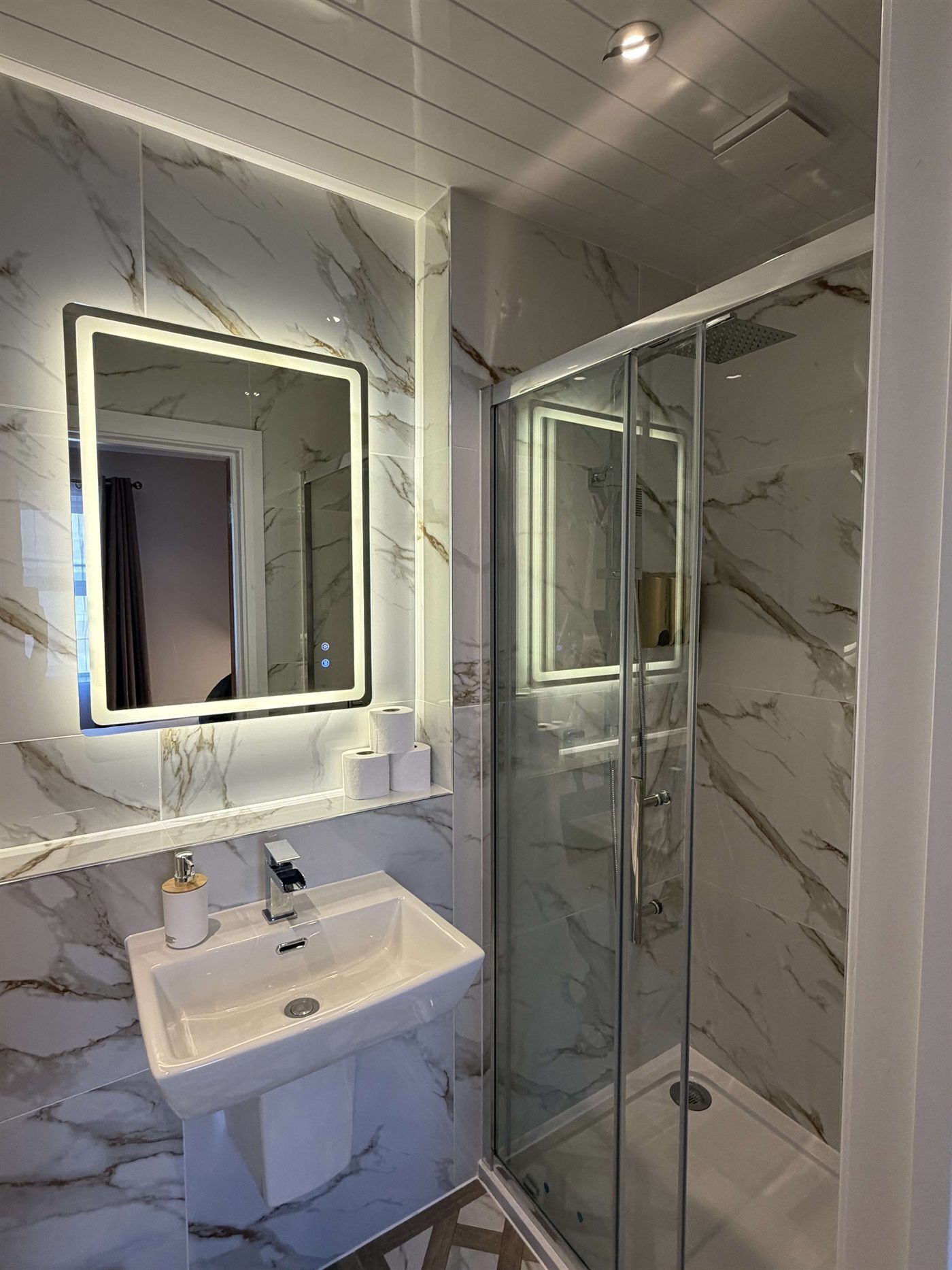 Familienzimmer (Connected) | Badezimmer