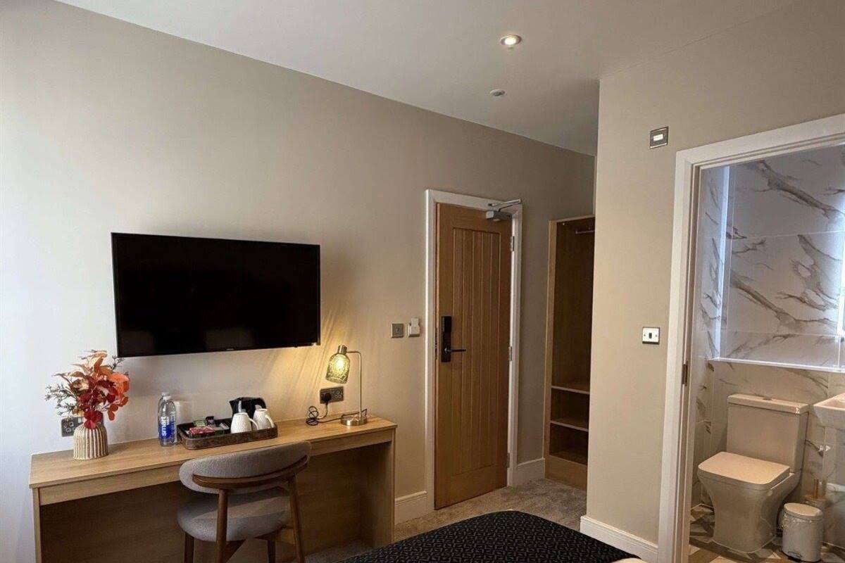 Family Room (Connected)