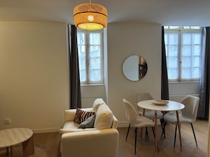 TV - Charming studio in the heart of Bouffay (Nantes)