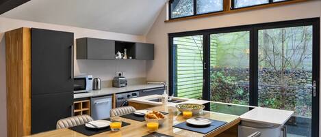 Cottage | Dining