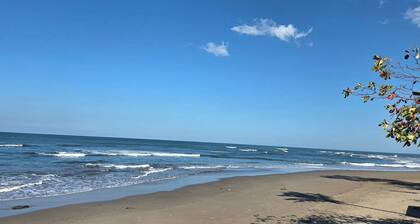 La Casa de la Playa - Oceanfront - Sleeps 11