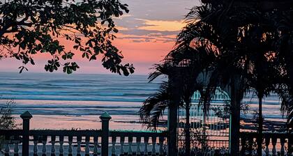 La Casa de la Playa - Oceanfront - Sleeps 11