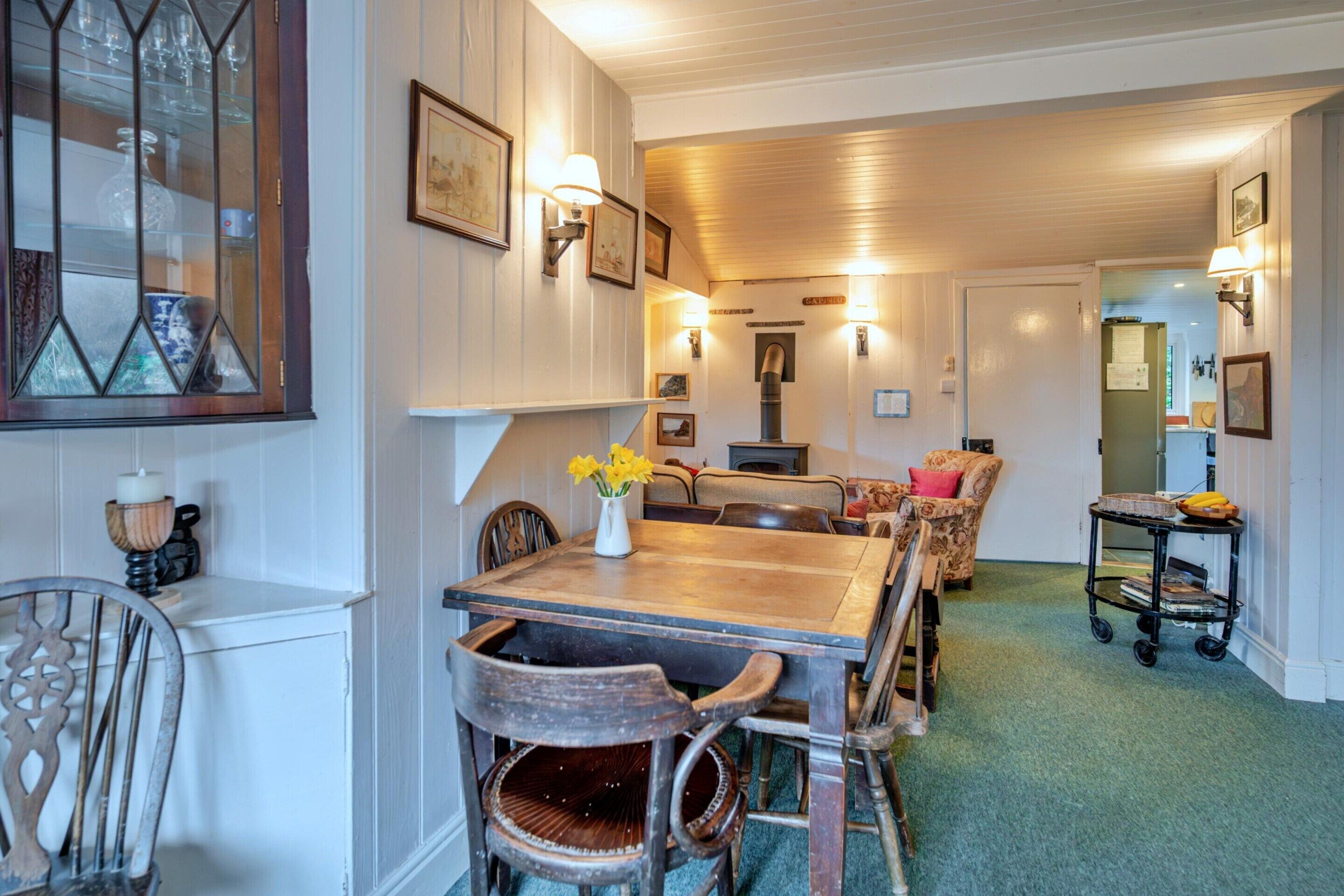 Cottage | Dining