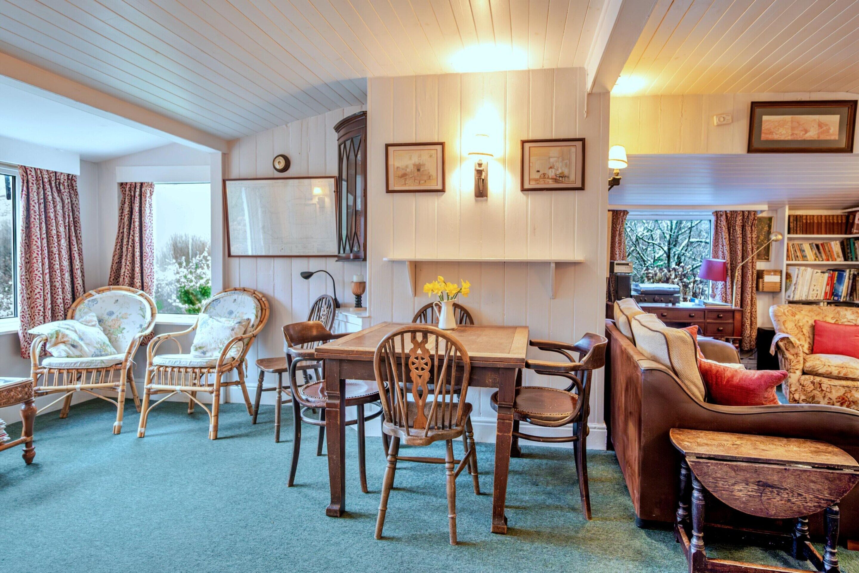 Cottage | Dining