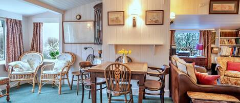 Cottage | Dining