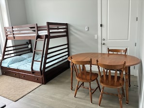 Iron/ironing board, free WiFi, bed sheets - Cozy Suite near Mundy Park (Coquitlam)