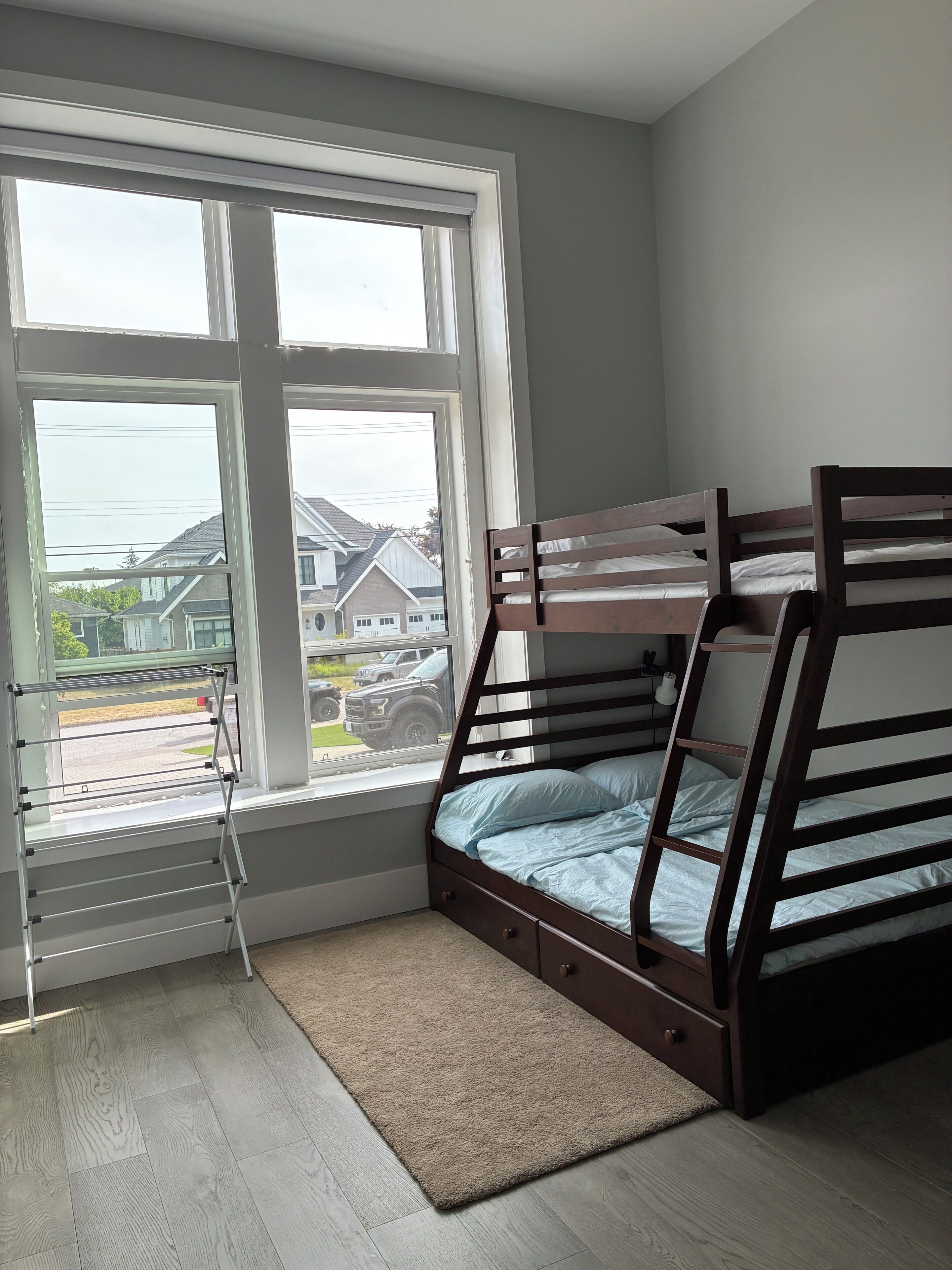 Iron/ironing board, free WiFi, bed sheets