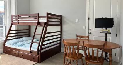 Cozy Suite near Mundy Park | High Ceilling | Bunk | Self Check-In | Free Parking