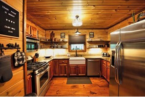 Private kitchen - Lakefront retreat: Your Blue Ridge Escape - Pet Friendly (Morganton)