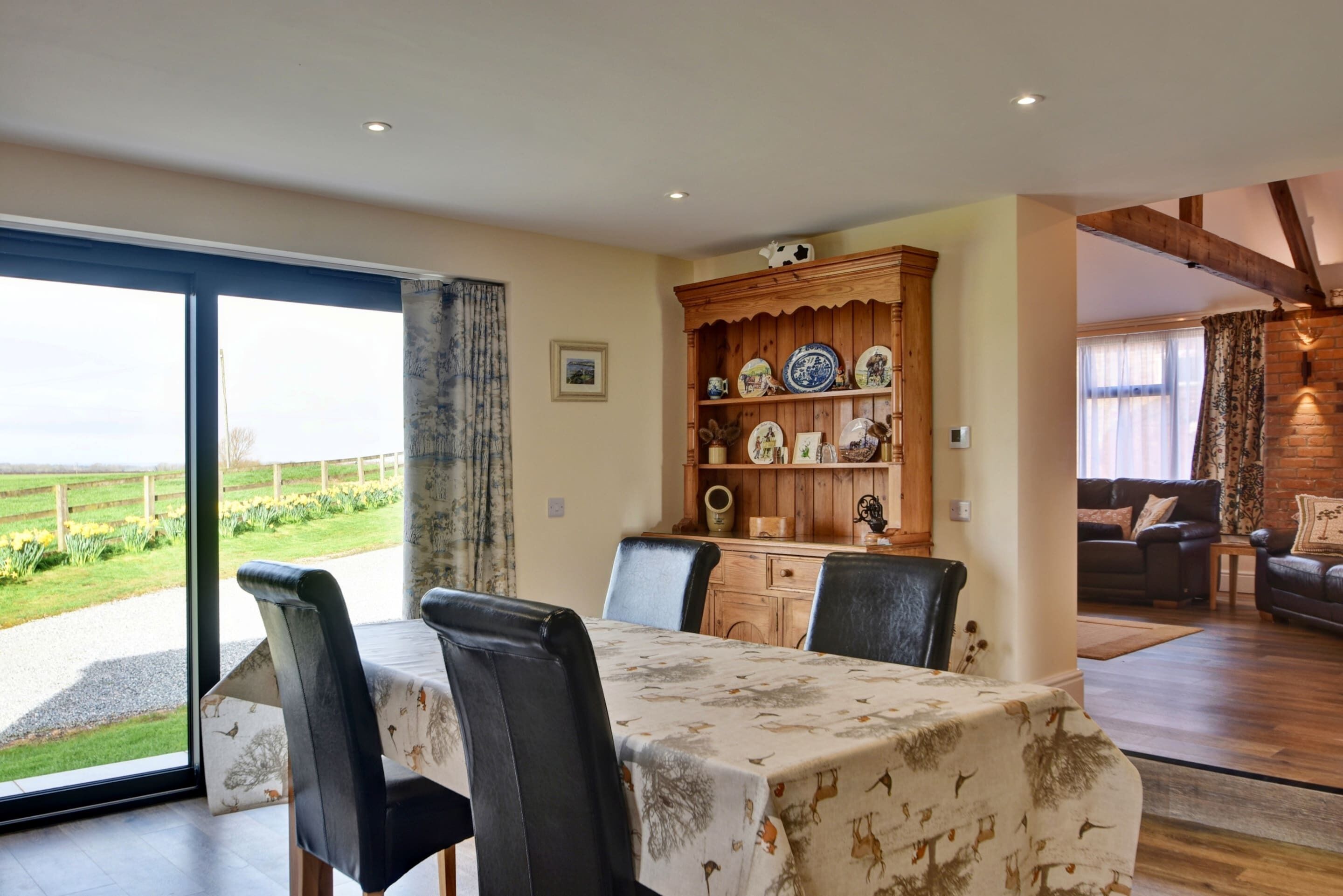 Cottage | Dining