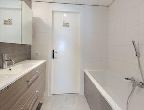 Bathroom - Apartment With Panoramic Ijsselmeer Views (Makkum)