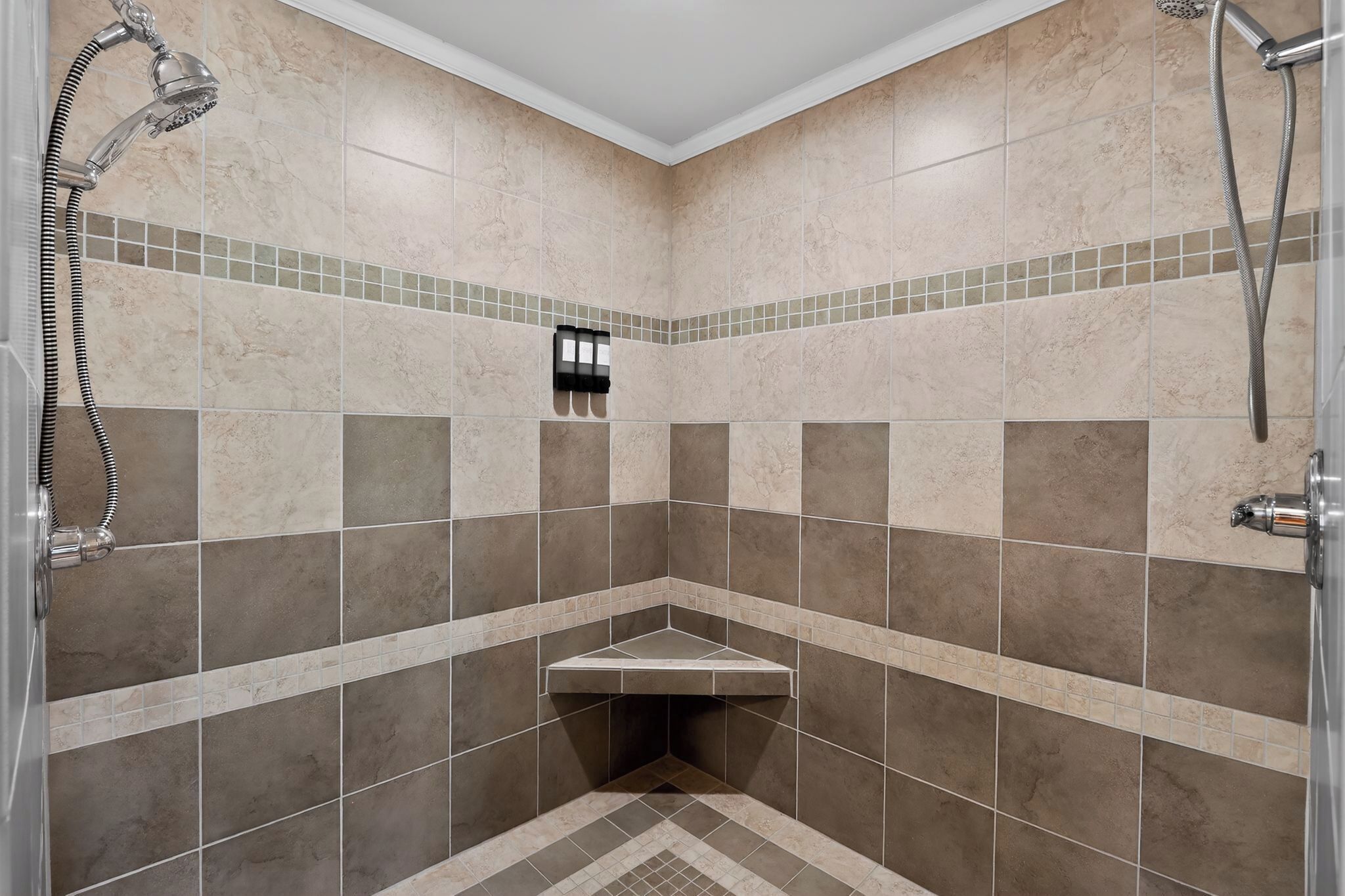 Shower, jetted tub, hair dryer, towels