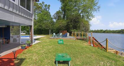 Luxury Riverfront Escape~Pool~BoatSlip~Kayaks~BBQ