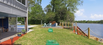 Luxury Riverfront Escape~Pool~BoatSlip~Kayaks~BBQ