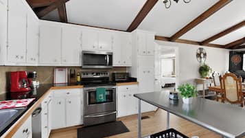 Coffee/tea maker, fridge, microwave, oven