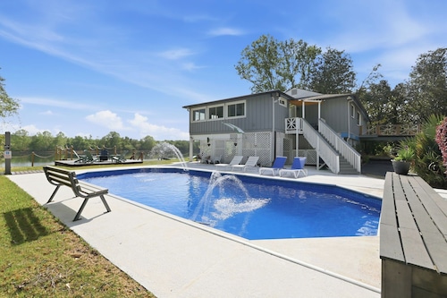 Luxury Riverfront Escape~Pool~BoatSlip~Kayaks~BBQ