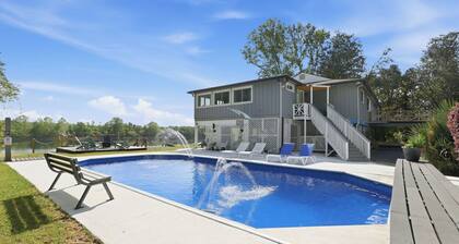 Luxury Riverfront Escape~Pool~BoatSlip~Kayaks~BBQ
