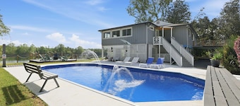 Luxury Riverfront Escape~Pool~BoatSlip~Kayaks~BBQ