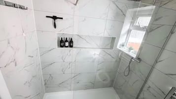 Combined shower/bathtub, deep-soaking bathtub, towels
