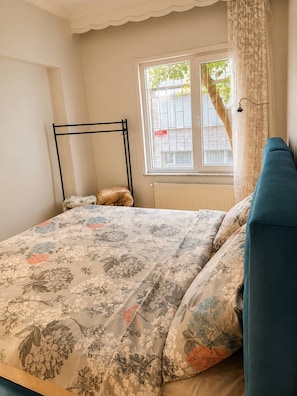 Shared Dormitory, 1 Bedroom, Smoking - Room-2x1 Double Bed Room - Couples - Cen (Istanbul)