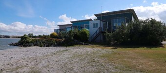 Luxury Detached Villa Near the Beach