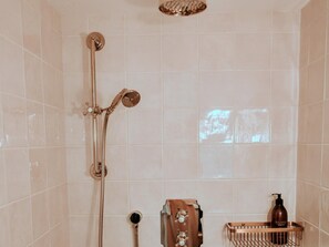 Bathroom - Weald Base for Four Guests (Tenterden)