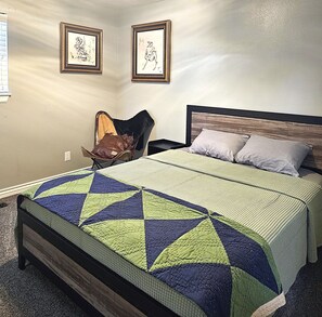 Desk, iron/ironing board, free WiFi, bed sheets - Charming Cozy Rambler 3 Bedroom 4 beds 2 bath with Hot Tub and Wheelchair Access (Vernal)