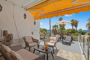 Outdoor dining - Holiday Apartment 'Casa Sherazad' with Sea View, Private Terrace and Wi-Fi (Tías)