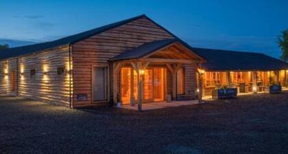 Deluxe Lodge With Hot Tub for 6
