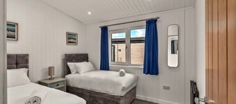 Deluxe Lodge With Hot Tub for 6